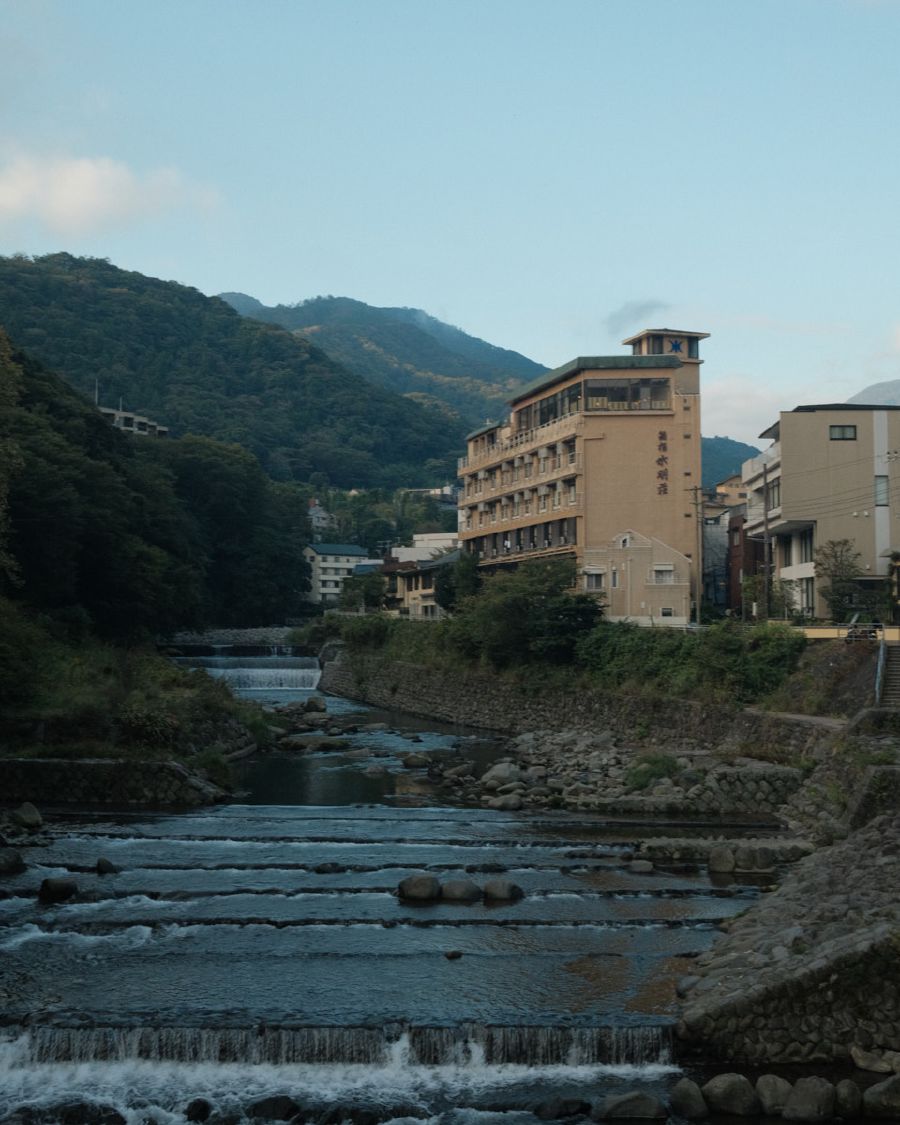 
We stayed in a hotel by the river.
