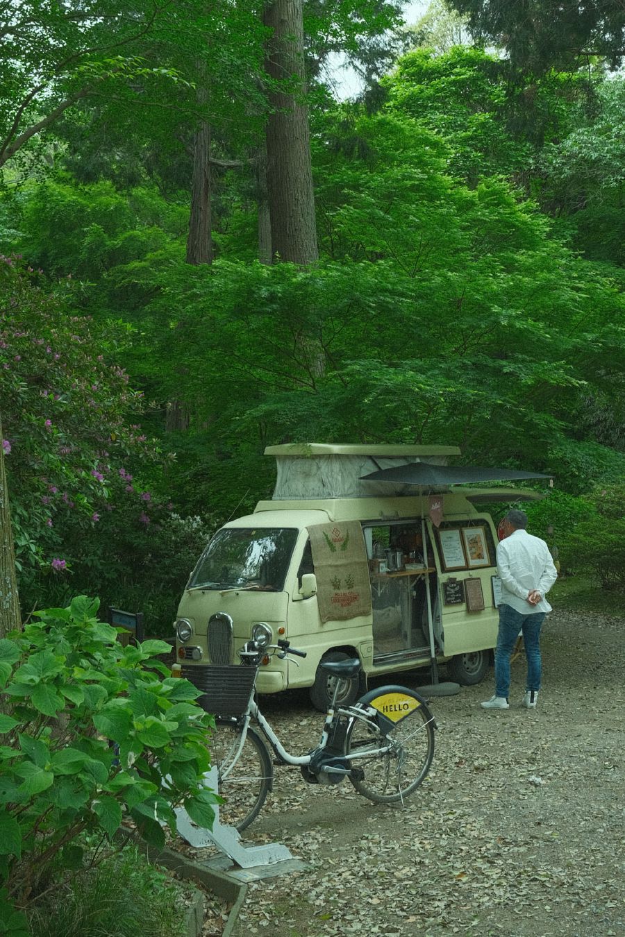 
We come visit this hiking trail when it's not so hot. This coffee car is often there.
