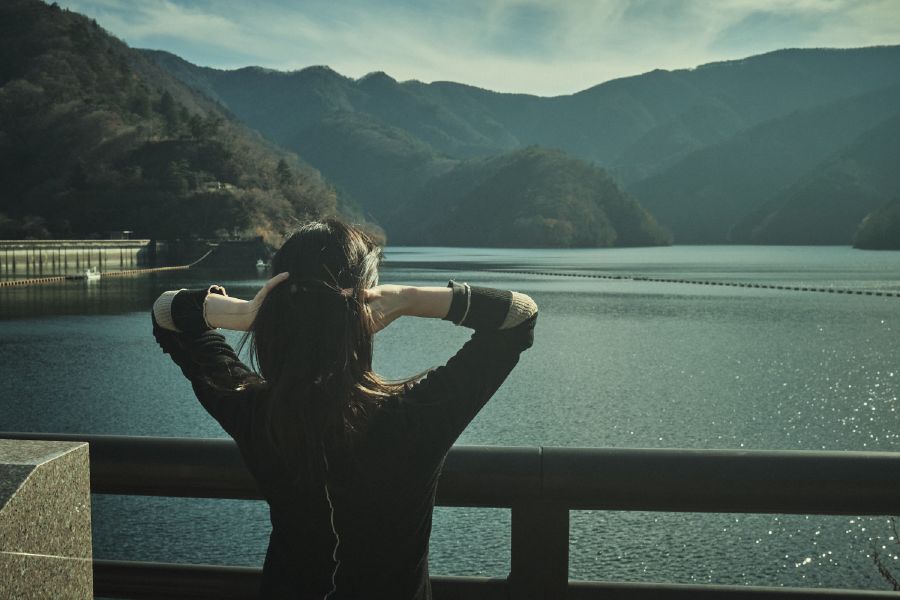 
S relaxing by the lake after a long hike in Okutama.
